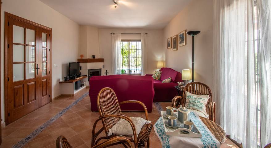Villa "Caminito del Rey" with Mountain Views, Pool, Garden, Air Conditioning and Wi-Fi in Álora, Cordillera Penibética