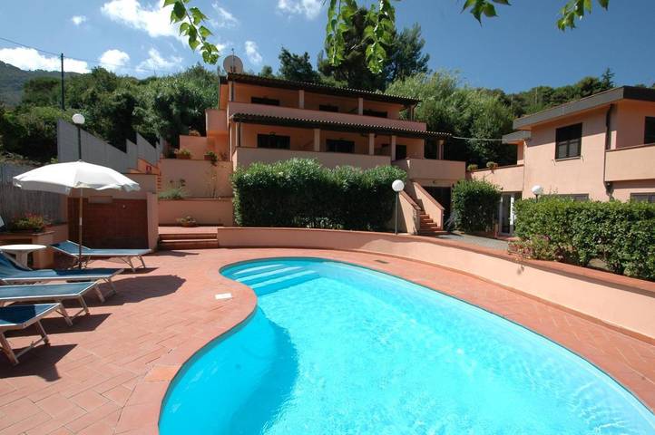 Appartamento per 5 persone, con terrazza e piscina, con animali domestici a Nisporto