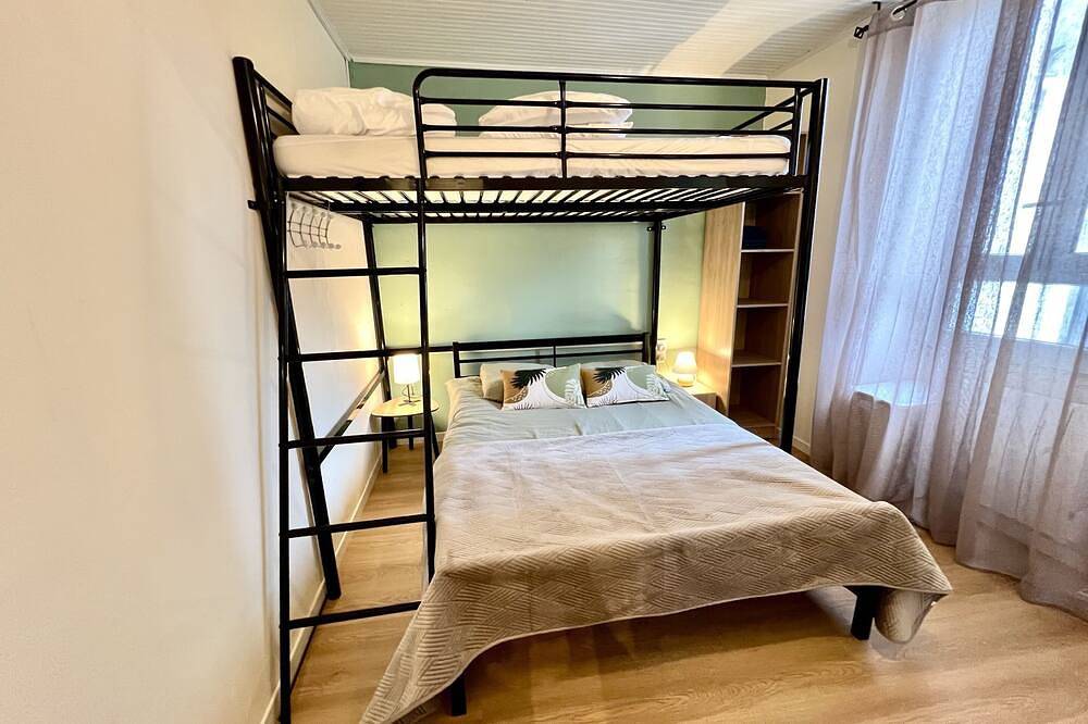 Entire apartment, Appartement Remblai 1 chambre Sortie direct Plage in Les Sables-d'Olonne, Vendée