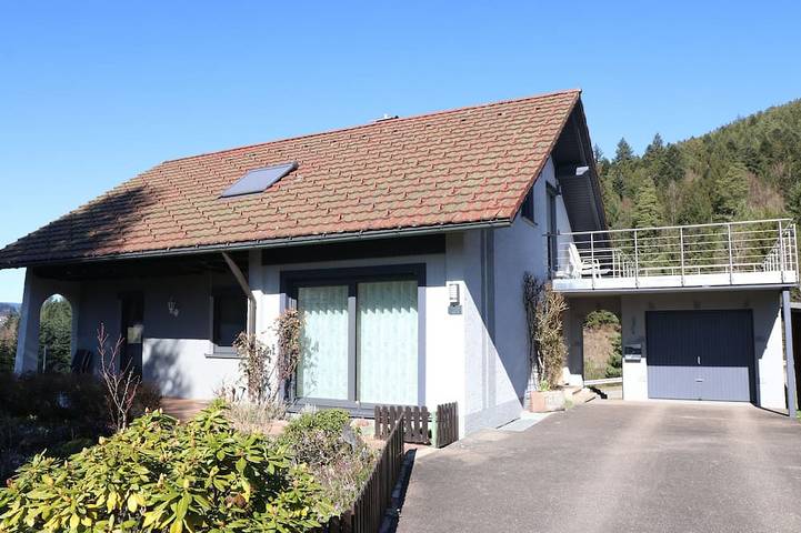 Hütte für 2 Personen, mit Garten und Balkon in Baiersbronn