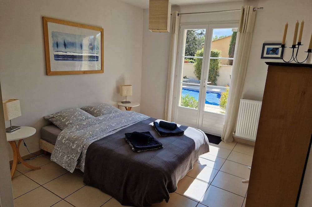 Provence - Quiet family villa with a pool - 4 bedrooms - up to 9 guests in Orange, Vaucluse