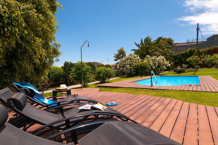 Villa pour 10 personnes, avec terrasse ainsi que jardin et piscine - 1