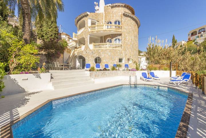 Casa rural para 16 personas, con Balcón/Terraza además de Jardín y Piscina en Calpe