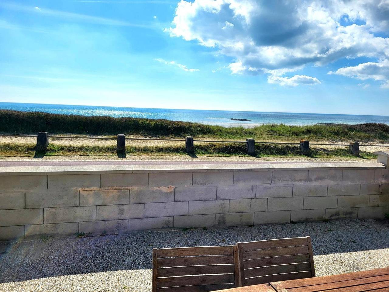 Villa 'Front De Mer Les Cordylines' mit Meerblick, privater Terrasse und Wlan in Saint-Germain-sur-Ay, Coutances und Umgebung