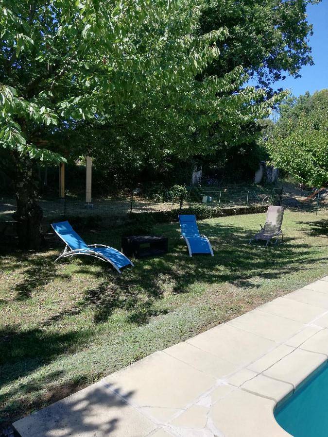 Location de vacances pour 6 personnes, avec piscine ainsi que vue et jardin à Saint-Paulet-de-Caisson - 2