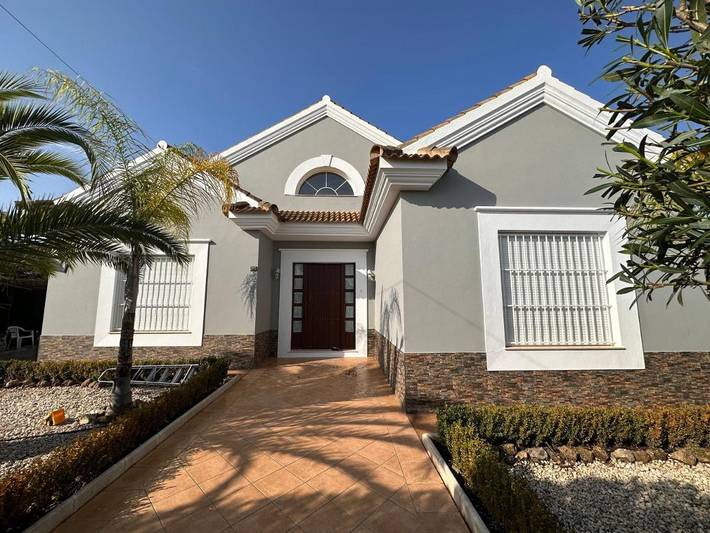 Apartamento para 2 personas, con jardín y vistas además de piscina y terraza en Morón de la Frontera