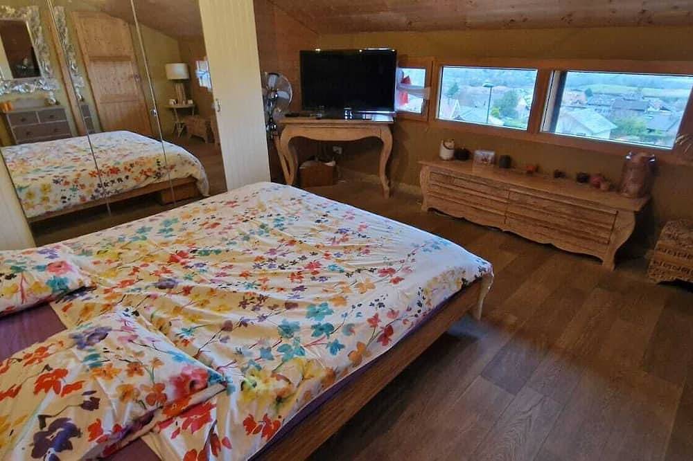 Maison en bois entre lac et montagnes avec piscine intérieure in Saint-Cergues, Région de Saint-Julien-en-Genevois