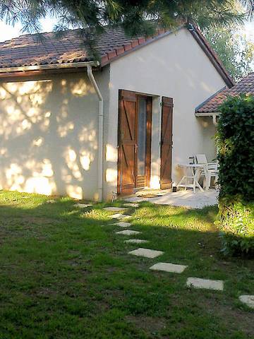 Chambre d’hôte pour 3 personnes, avec jardin et piscine dans Tramoyes