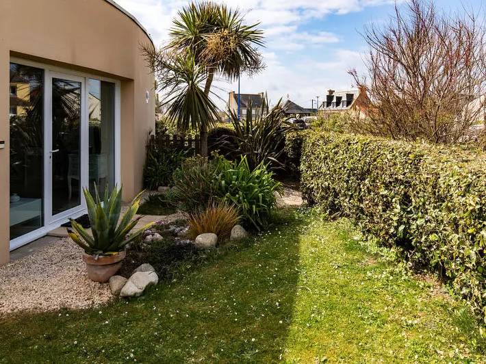 Gîte pour 2 personnes, avec jardin dans Plage de Kerfissien - 4