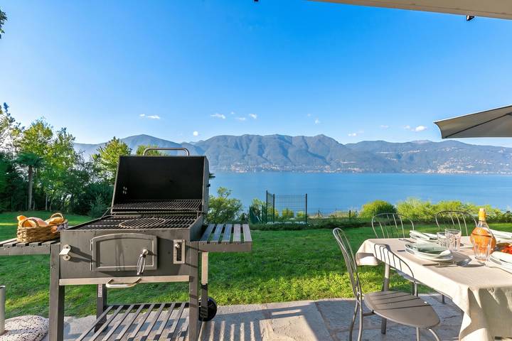 Location de vacances pour 10 personnes, avec vue sur le lac ainsi que balcon et piscine, adapté aux familles à Porto Valtravaglia - 3