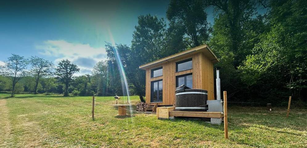Cottage pour 4 personnes, avec jardin ainsi que terrasse et vue, animaux acceptés dans Source de la Loue