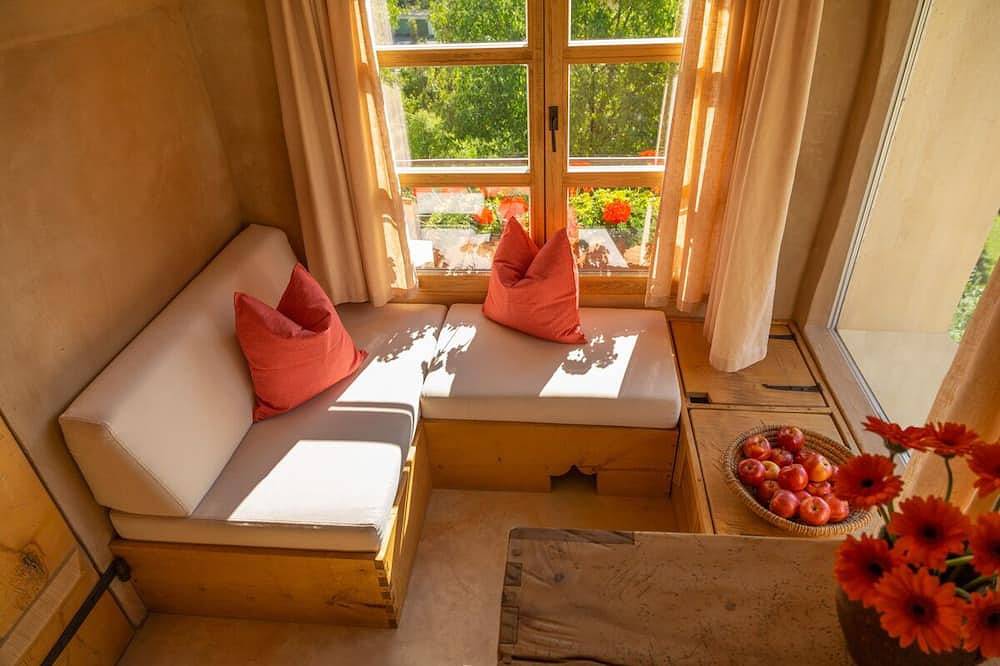 Ferienwohnung Grafenstubn im Turm zu Schloss Schedling nahe dem Chiemsee in Trostberg, Landkreis Traunstein