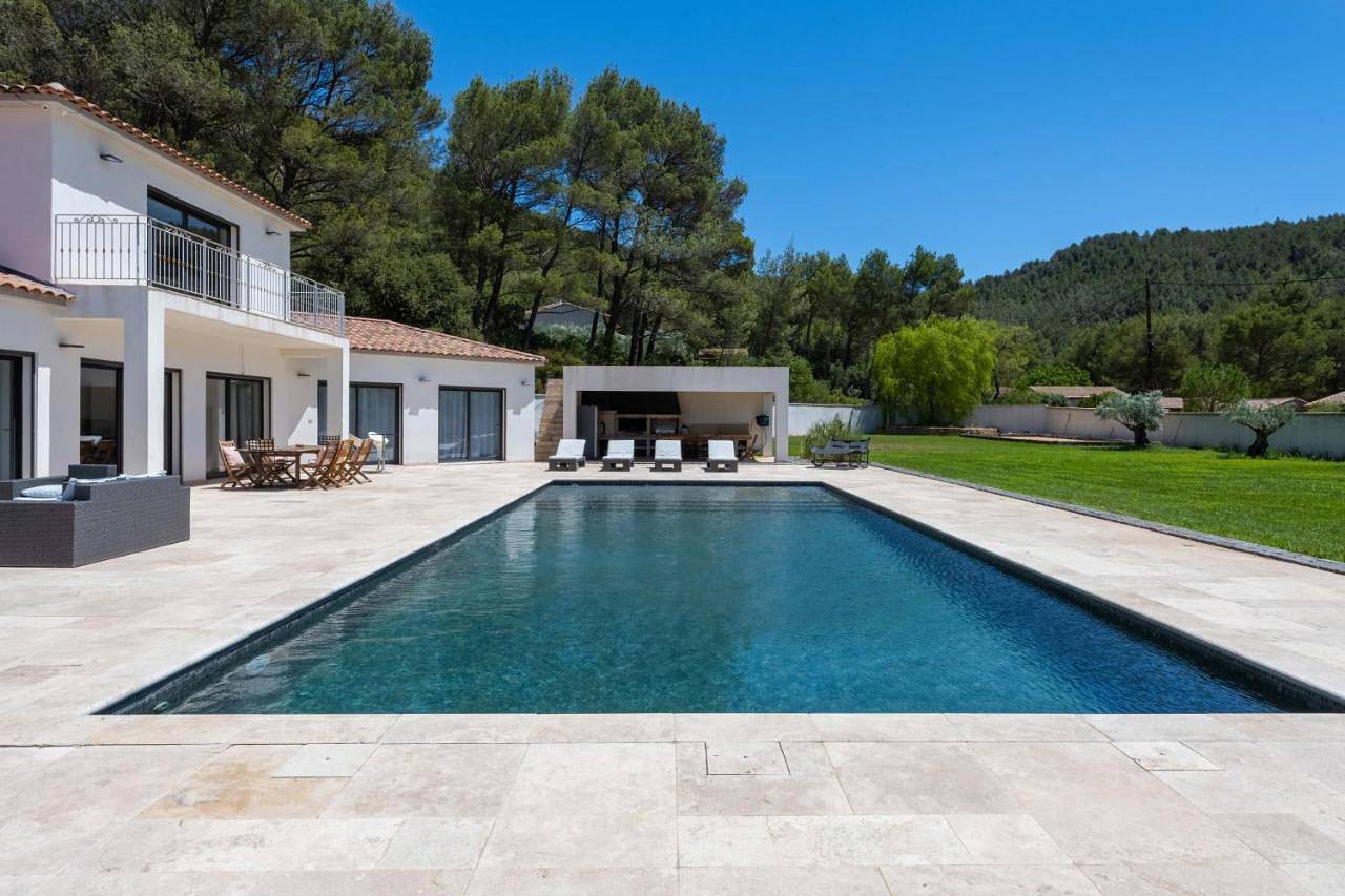 Villa with heated swimming pool, spa, gym and cinema in Cuges-les-Pins, Marseille region