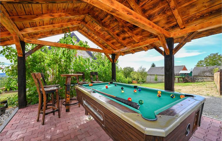 Geräumige 130 m² große Wohnung mit Pool, Terrasse und Garagenstellplatz in Visoko, Varazdin
