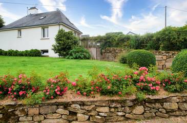 Gîte pour 6 personnes, avec jardin ainsi que terrasse et jacuzzi, animaux acceptés à Plouégat-Moysan