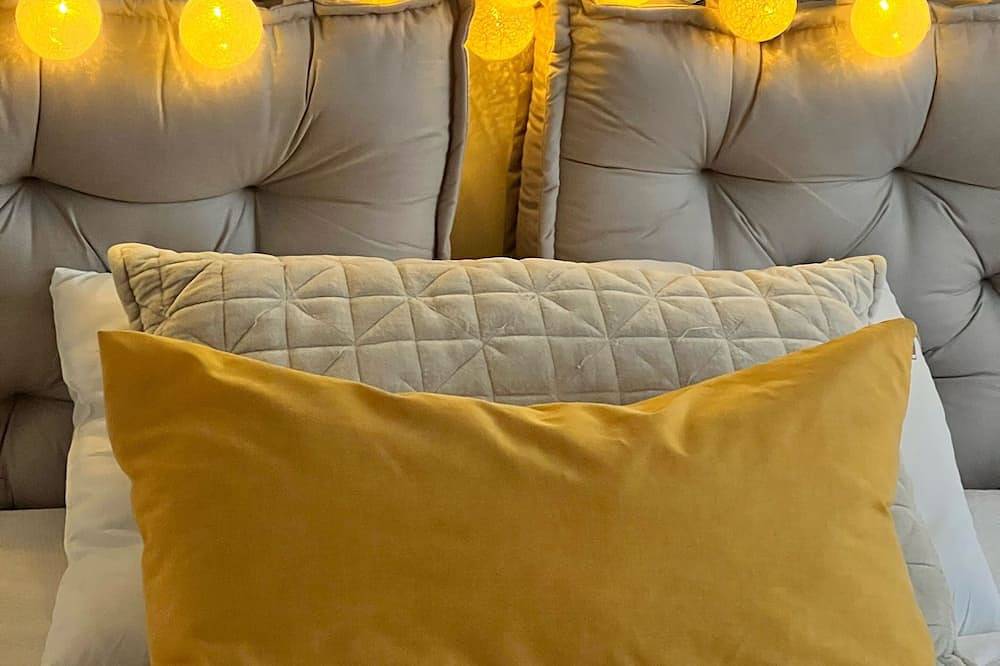 Entire apartment, Apt Sanxenxo one minute from the beach, views with garage and elevator. 8 pax in Sanxenxo, Rías Baixas