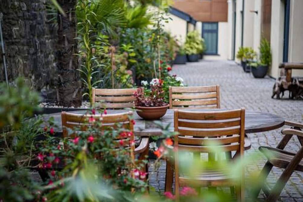 Unwind in Lush Surroundings -Seaview Double Room in Penarth, Cardiff