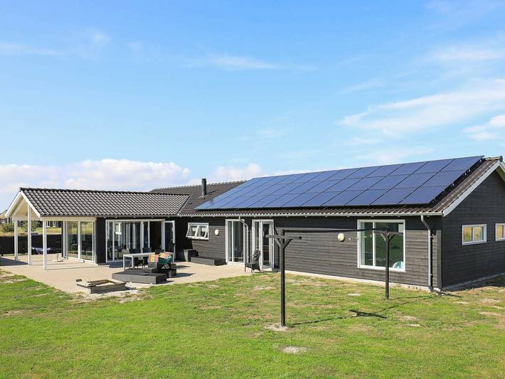 Ferienhaus für 14 Personen, mit Terrasse und Whirlpool sowie Sauna und Pool, kinderfreundlich in Marielyst