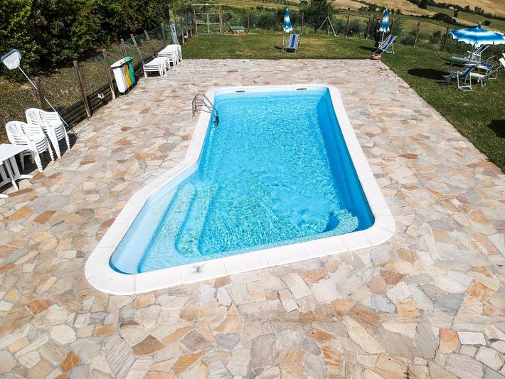 Agriturismo per 4 persone, con Terrazza e Giardino nonché Piscina in Provincia di Ancona