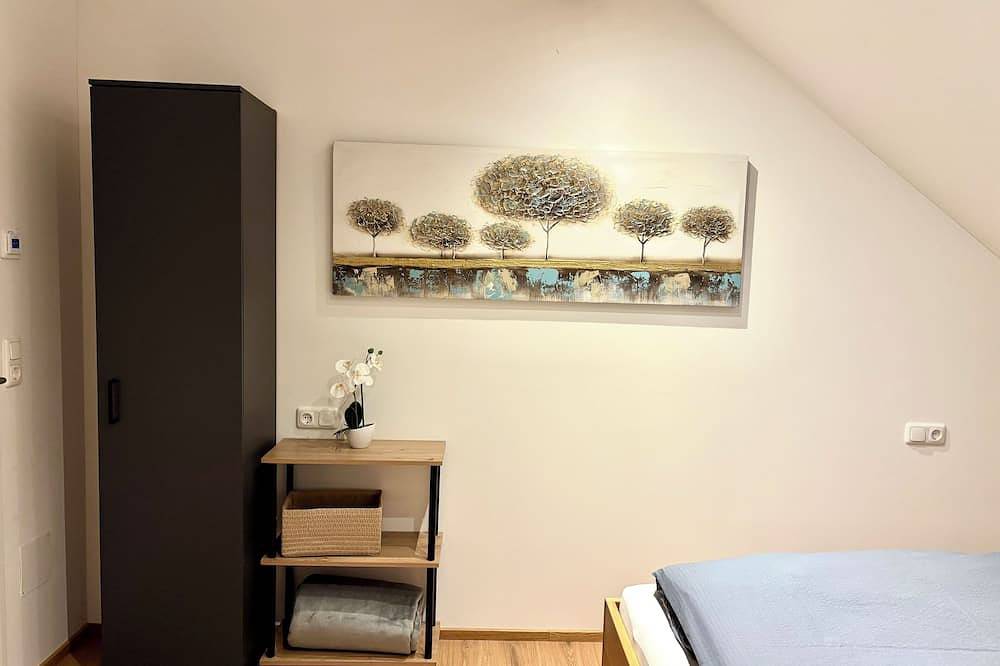 Ganze Wohnung, Gästehaus \"Seeblick\" - Helle Penthousewohnung vor den Toren Salzburgs in Seekirchen am Wallersee, Bezirk Salzburg-Umgebung