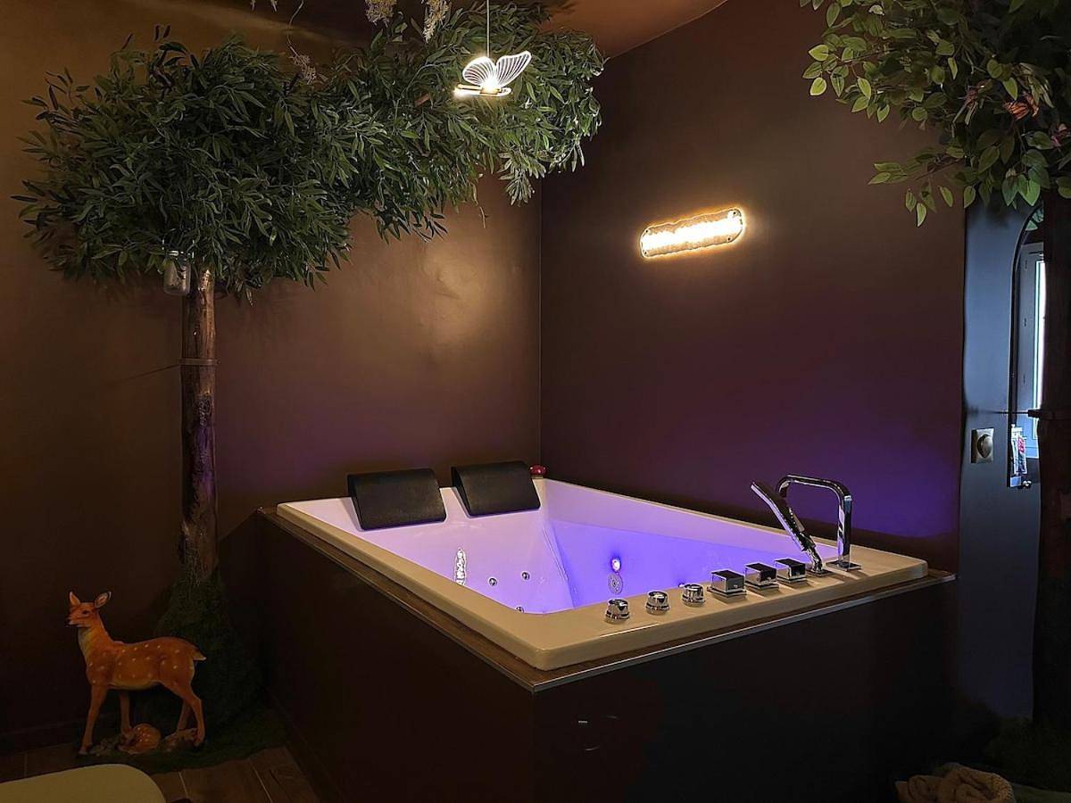 Appartement entier, One-Bedroom Apartment in Ollioules, Côte méditerranéenne (France)
