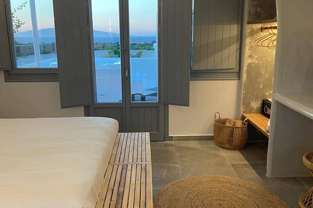 Entire apartment, Nixteri Anemi Vine Villa in Ormos Ammoudiou, Oia