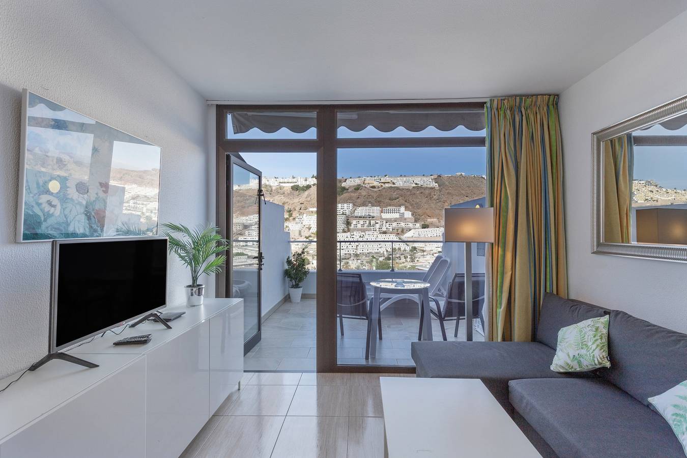 Ganze Wohnung, Urlaub 'Smil' mit Meerblick, Gemeinschaftspool und Wi-Fi in Mogán, Gran Canaria Süd