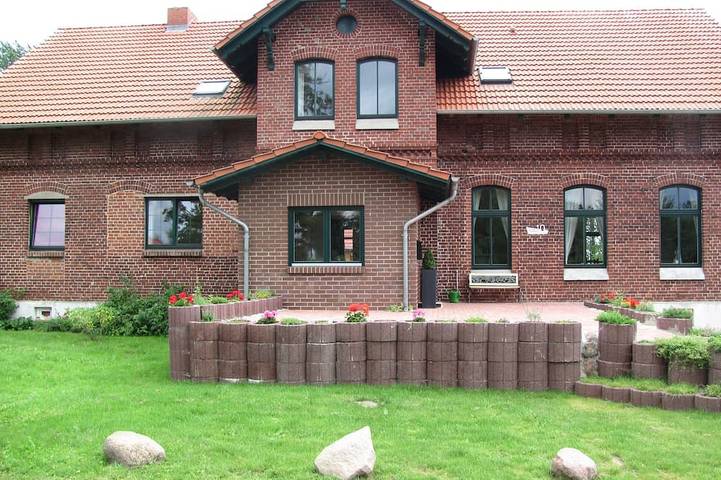 Ferienhaus für 19 Personen, mit Sauna und Whirlpool sowie Terrasse in Hinrichshagen