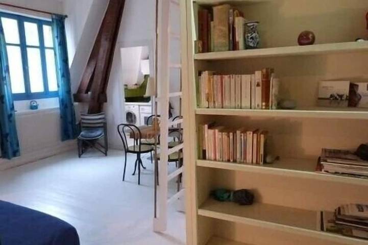 Entire apartment, Hyper Centre Biarritz, Studio- 40 M2, Sea view, beach 3 mn walk, free WIFI in Biarritz, Bayonne region