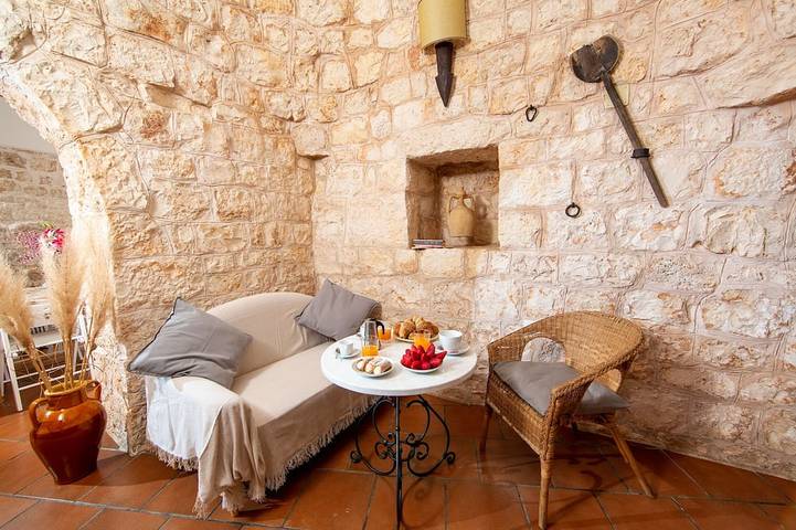 Trulli Inn Villa: private massive pool, garden, wifi, bbq, air con in Ceglie Messapica, Salento