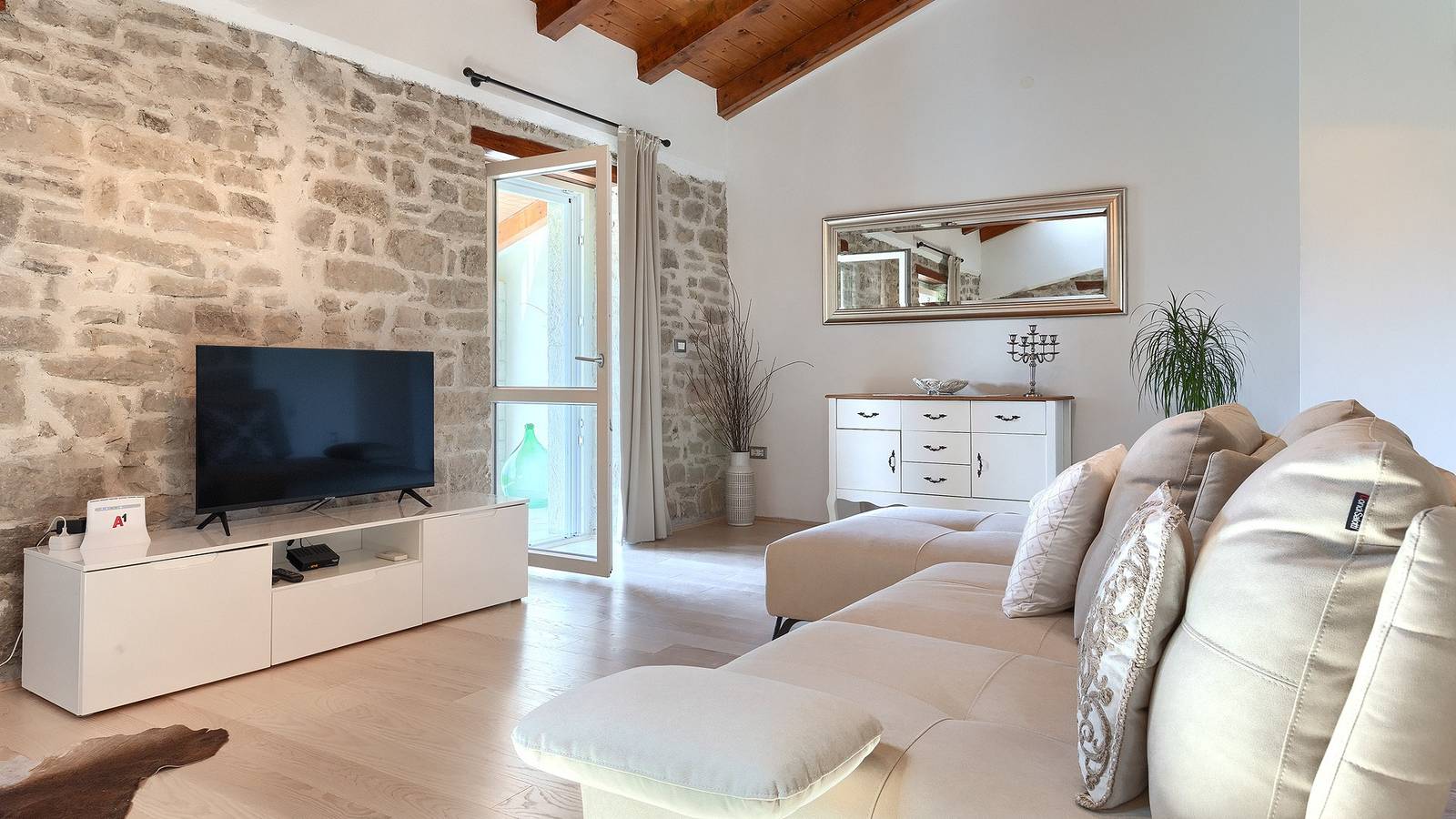 Villa Cartolina by Villas Guide in Grožnjan, Općina Grožnjan