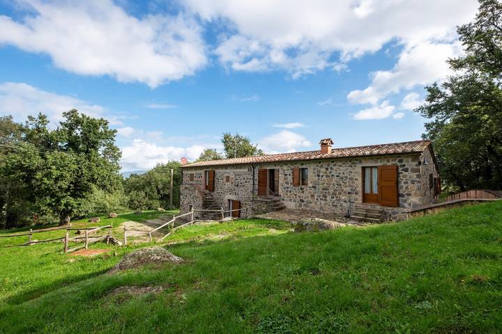 Agriturismo per 6 persone, con Giardino a Piancastagnaio