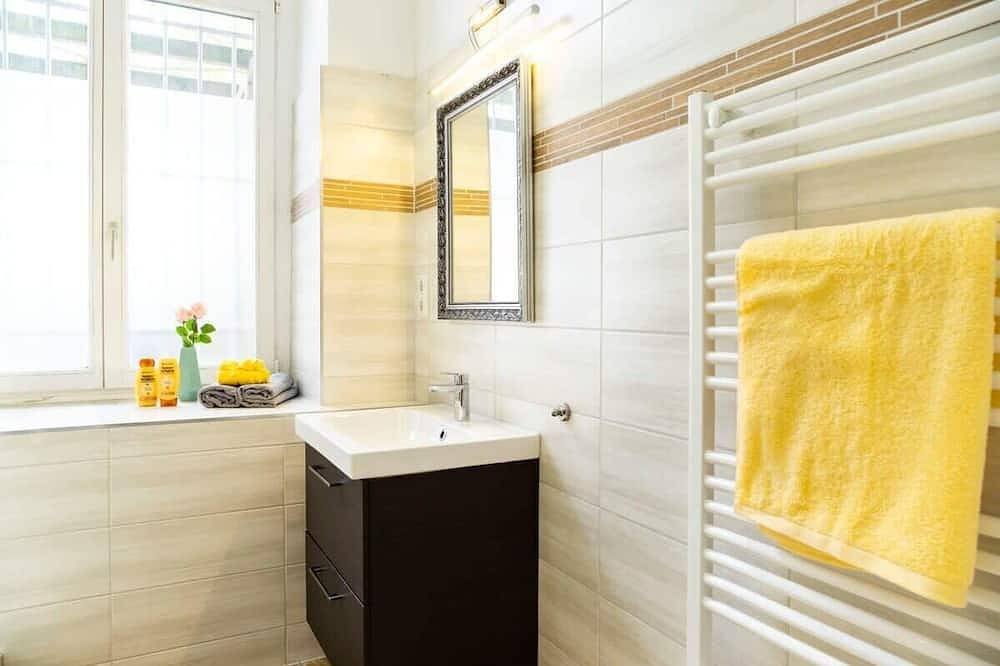 Ganze Wohnung, Industrial Style plus Self Checkin plus Street Parking in Mitte Berlin, Berlin