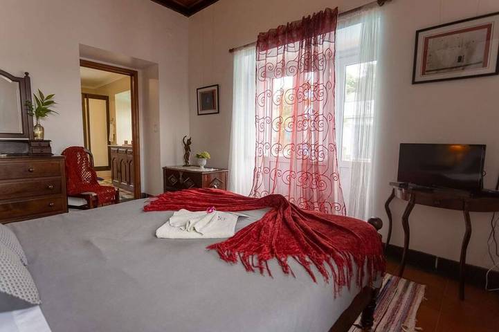 Casa de férias para 2 pessoas, com terraço e jardim e ainda jacuzzi na Ilha de São Miguel