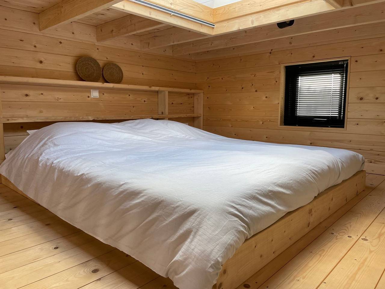 Pawradise – Charmantes Tinyhouse am Wasser in Olburgen | Romantik & Abenteuer in IJssel