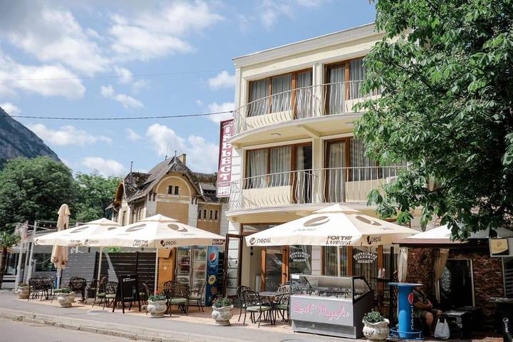 Maison d’hôte pour 3 personnes, avec balcon ainsi que jacuzzi et sauna