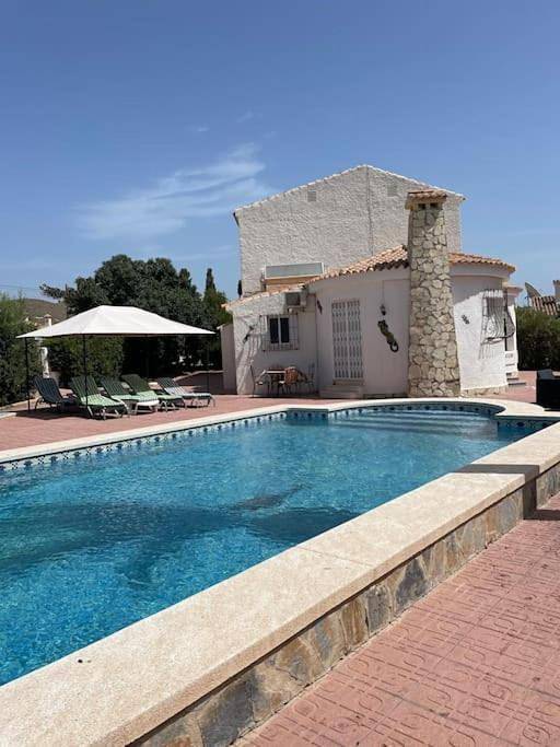 Villa voor 12 personen, met zwembad en tuin in El Campello