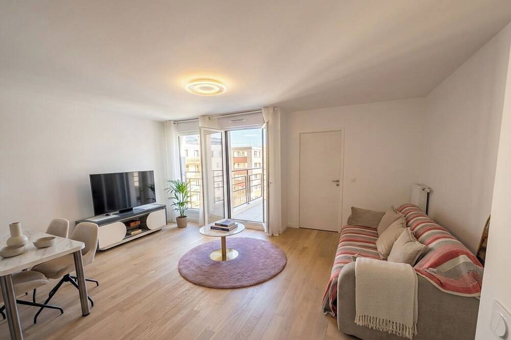 Apartamento entero, New apartment just outside Paris, with optional parking space in Maisons-Alfort, Valle del Marne