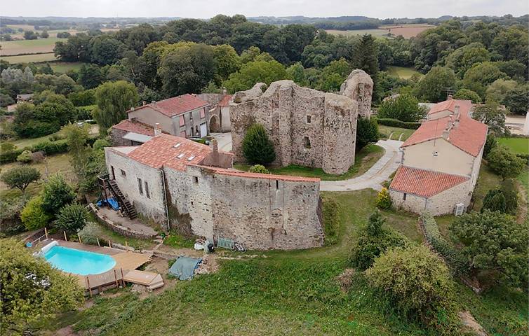 Location de vacances pour 8 personnes, avec terrasse ainsi que piscine et jardin dans Sèvremont - 4