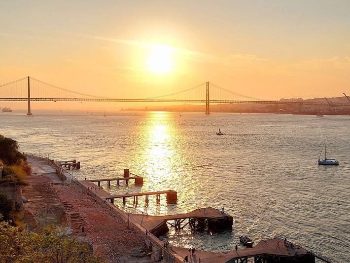 Apartamento entero, Apartamento de vacaciones para 4 personas con vistas al mar in Cacilhas, Almada