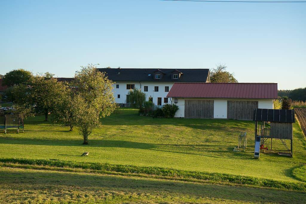 Landurlaub Eichinger - Ferienwohnung Schwalbennest mit Balkon und großer Terrasse in Thurmansbang, Ostbayern