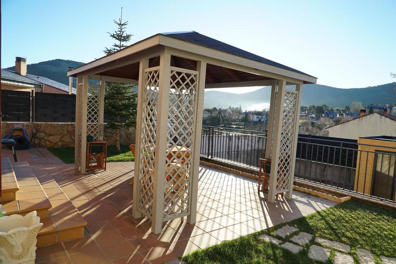 Holiday Home 'Nootka' with Mountain View, Private Garden and Wi-Fi in El Espinar, Segovia Province