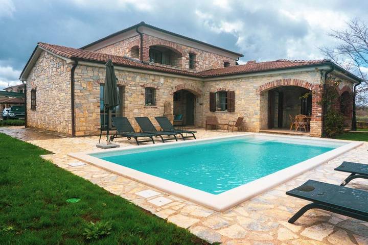 Villa pour 18 personnes, avec jardin ainsi que piscine et balcon à Barat - 2