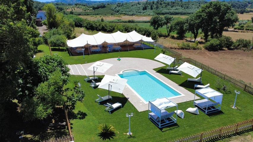 B&b per 4 persone, con Idromassaggio e Giardino nonché Piscina e Panorama sul Lago di Bracciano
