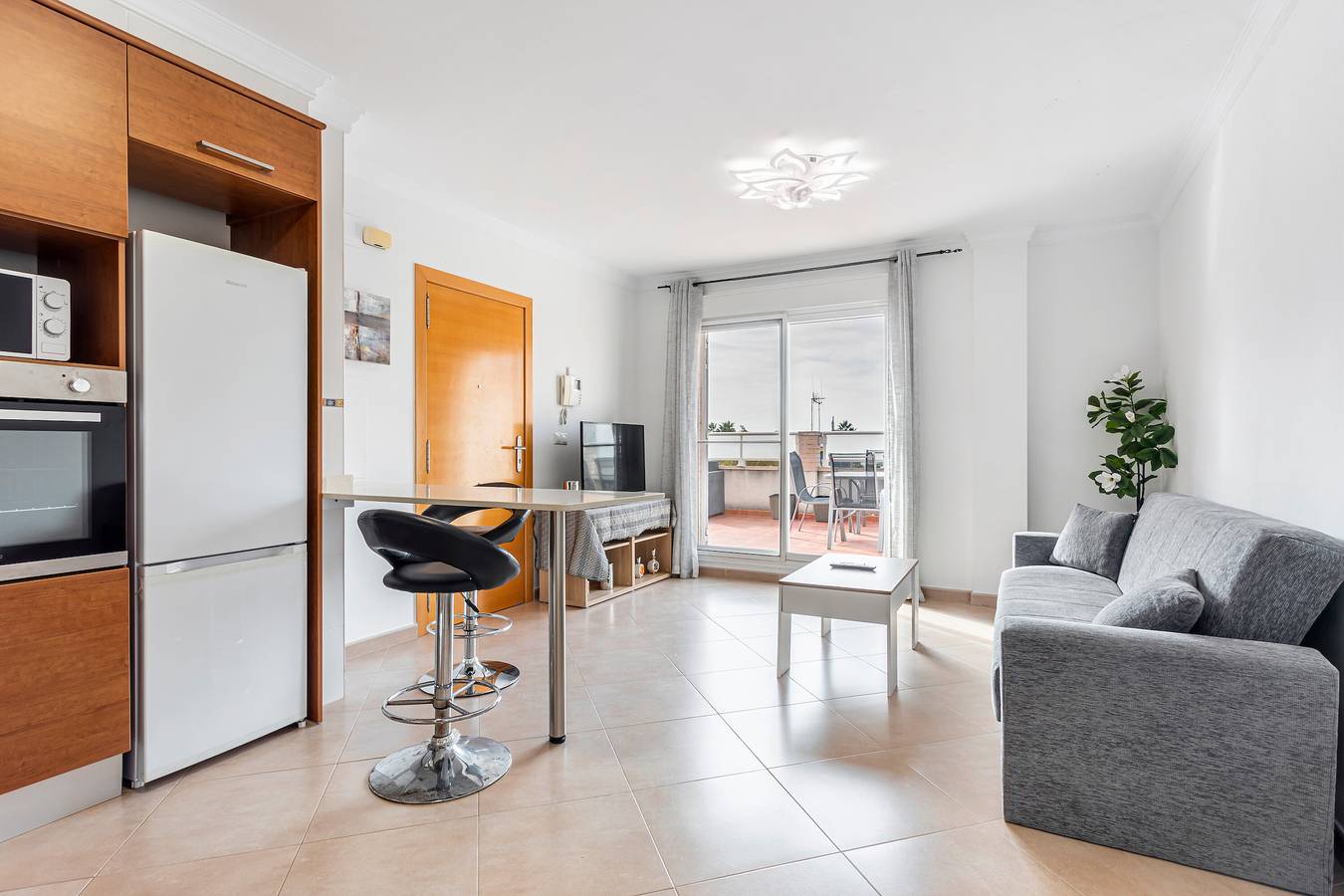 Apartamento entero, Apartamento 'Acogedor y Excelente Ubicación' con Terraza Privada y Wi-Fi in Puerto de Sagunto, Sagunto