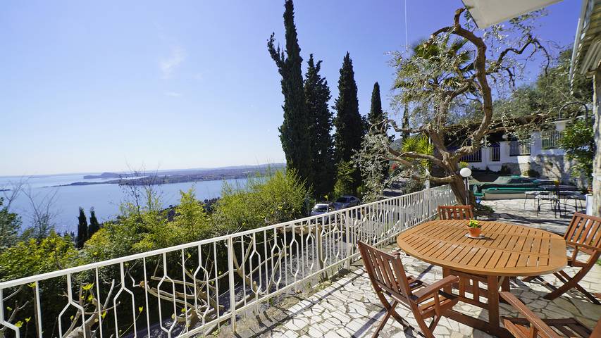 Ferienhaus für 7 Personen, mit Balkon und Terrasse sowie Garten und Seeblick in Gardone Riviera