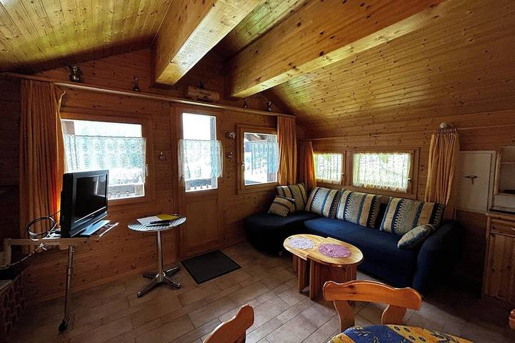 Appartement entier, 2 pièces confortable pour 2-4 personnes : living avec canapé-lit double - cuisine avec lave-vaissell in Grimentz, Anniviers