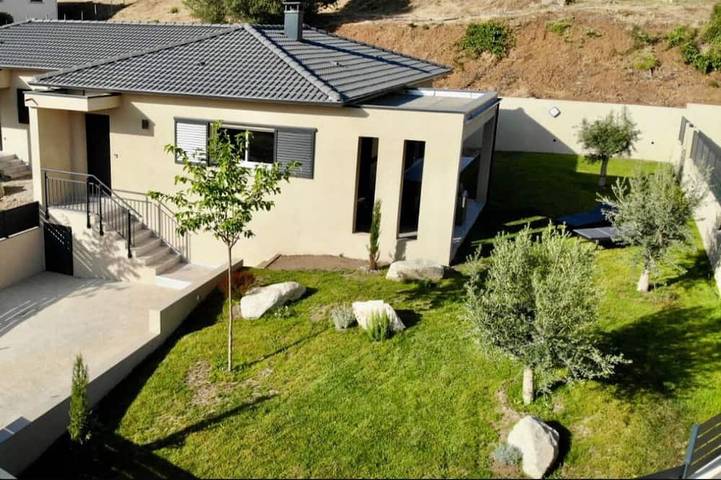 Villa für 4 Personen, mit Terrasse und Garten - 1