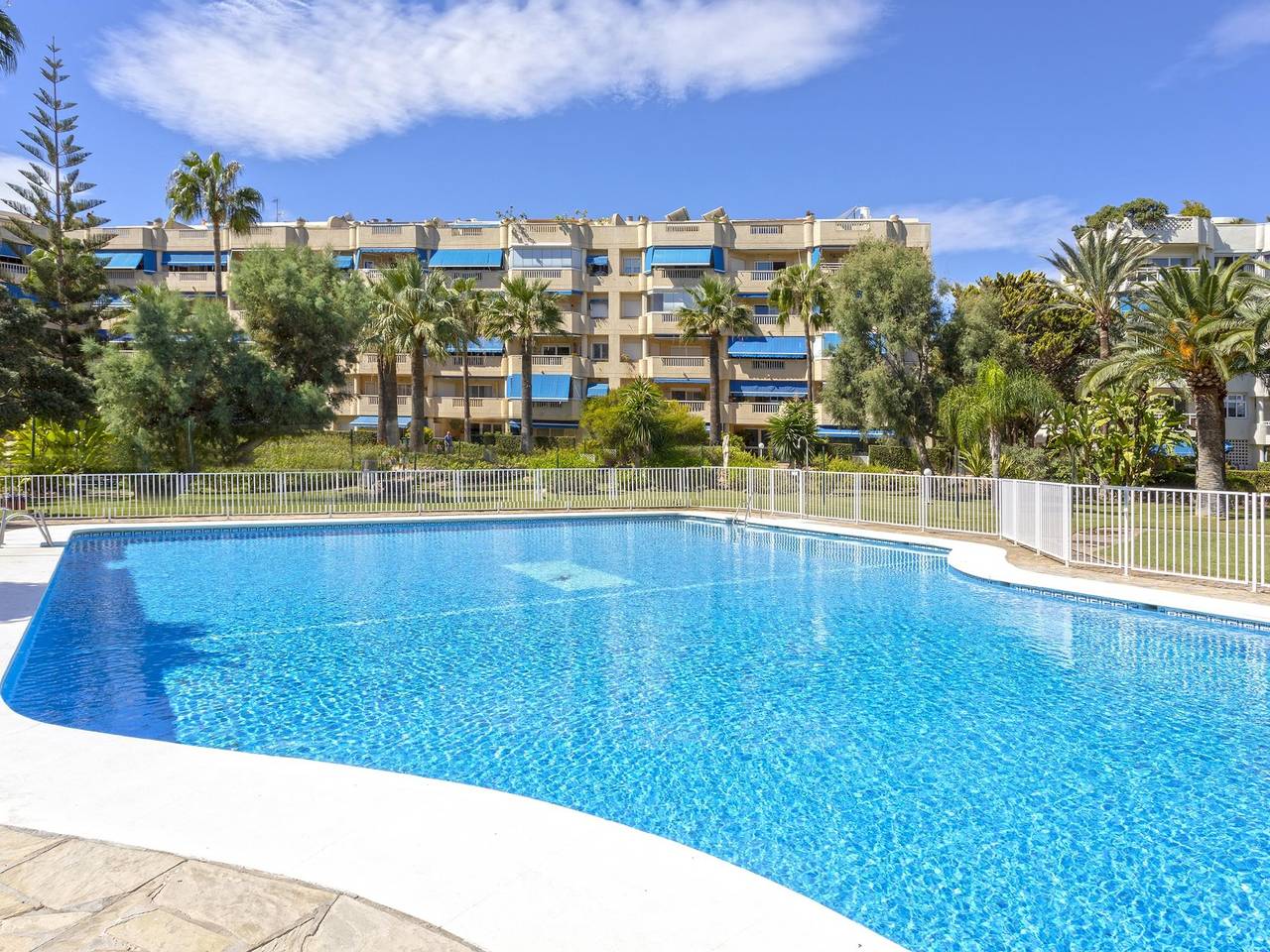 Entire vacation apartment, Sunstay Costa Lago Flat Iii Torremolinos in Playa Los Álamos, Torremolinos