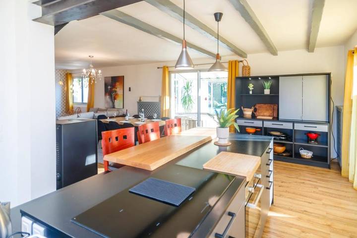 Location de vacances pour 8 personnes, avec Jacuzzi et Terrasse ainsi que Jardin et Piscine à Douvaine - 3